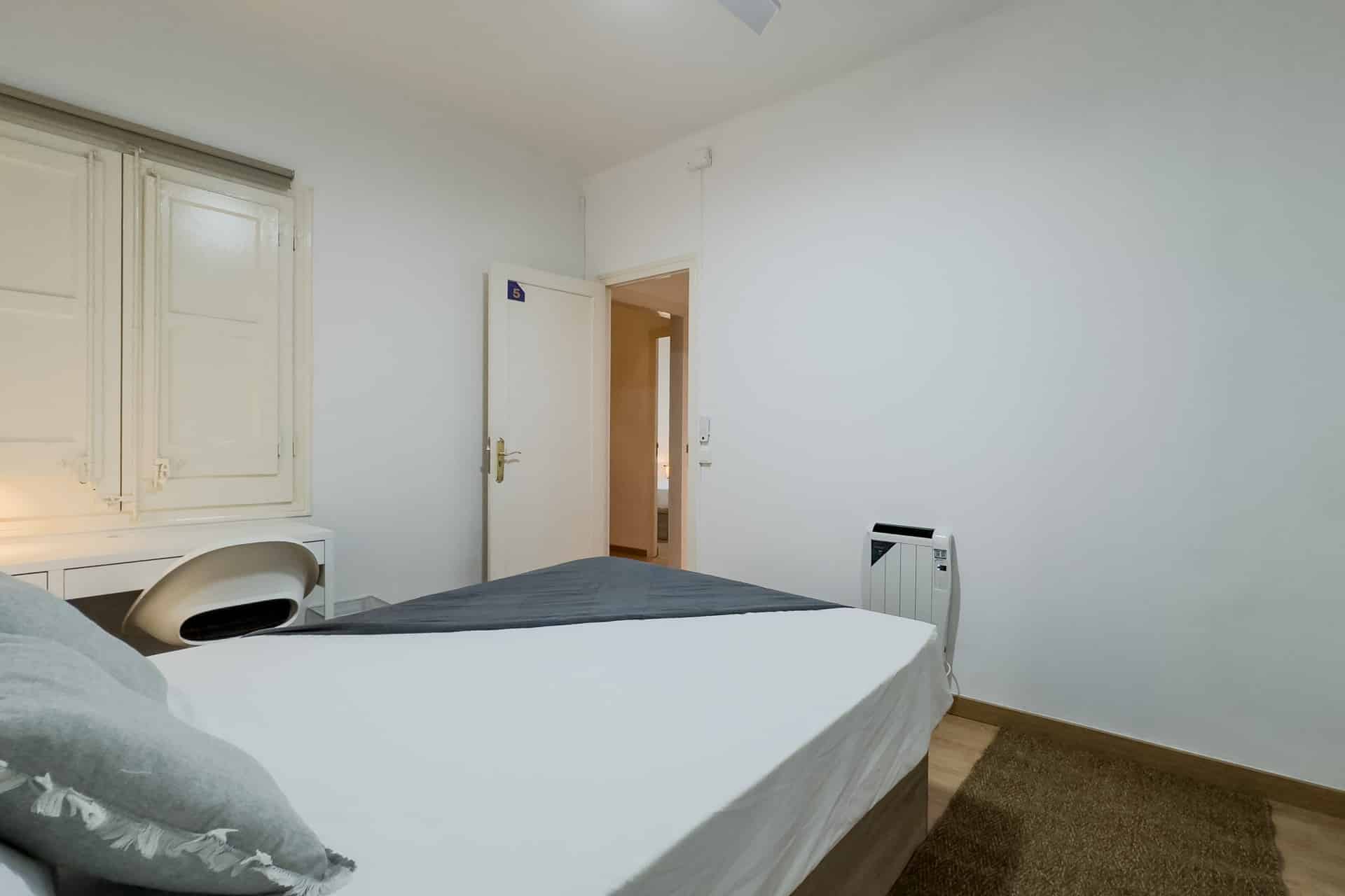 Kitchen?w=400&h=260&fit=crop&q=40&auto=format&trim=auto