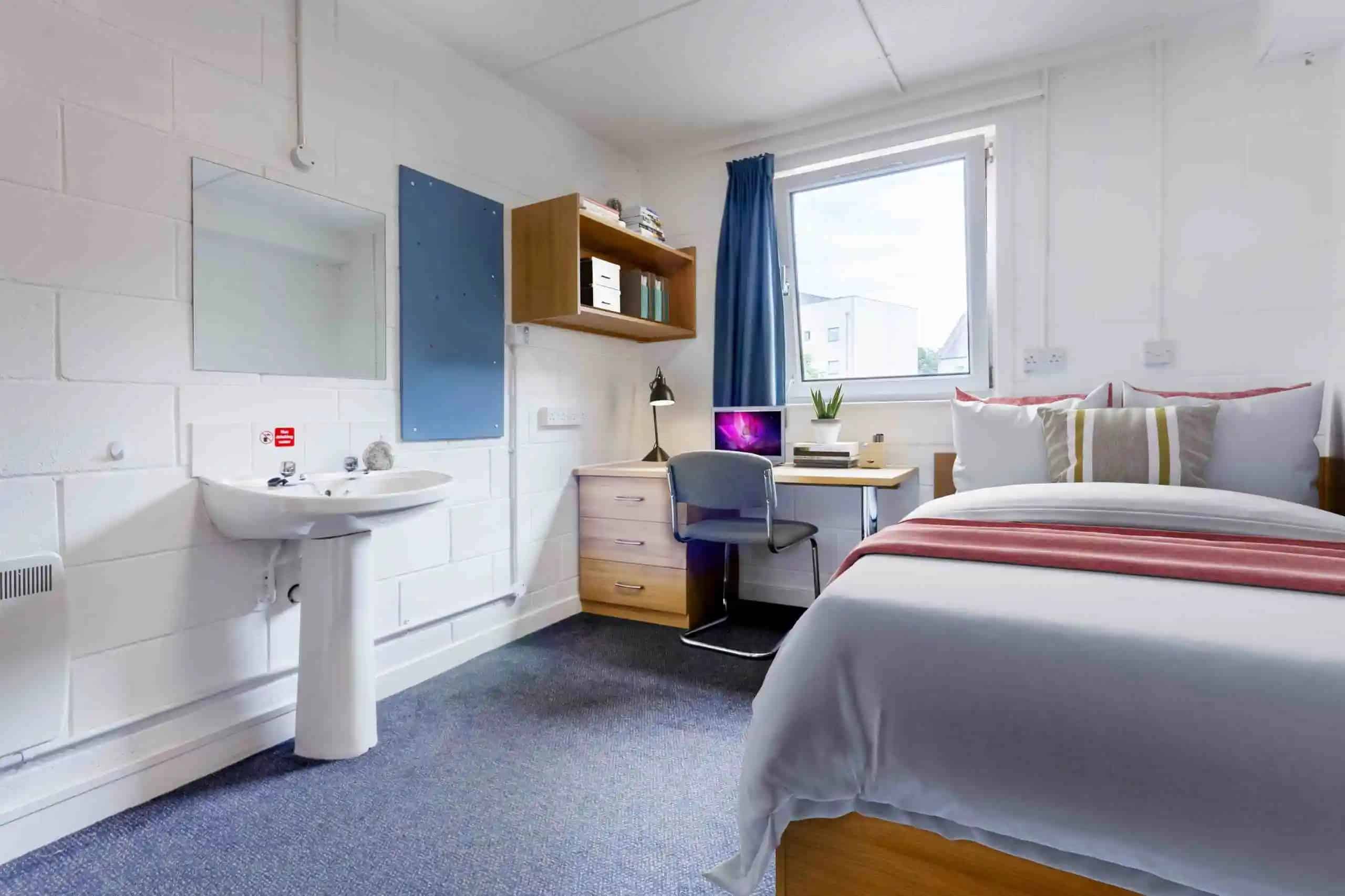 Silver Non - Ensuite - Kitchen?w=400&h=260&fit=crop&q=40&auto=format&trim=auto