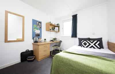 Ensuite - Bedroom?w=400&h=260&fit=crop&q=40&auto=format&trim=auto