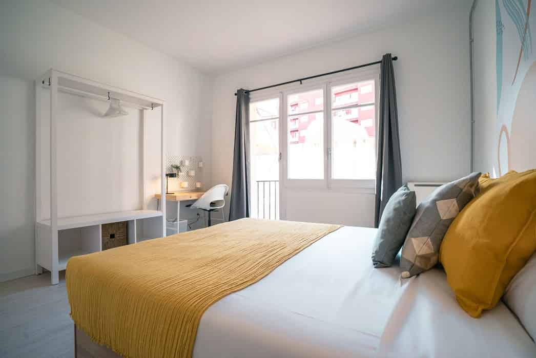 Bathroom?w=400&h=260&fit=crop&q=40&auto=format&trim=auto