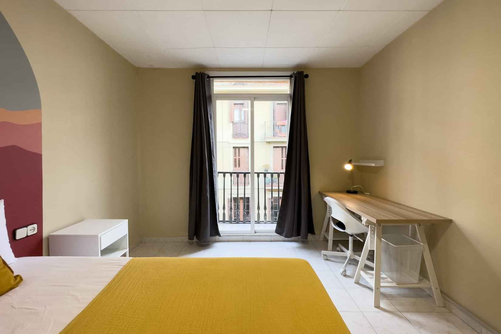 Exterior?w=400&h=260&fit=crop&q=40&auto=format&trim=auto