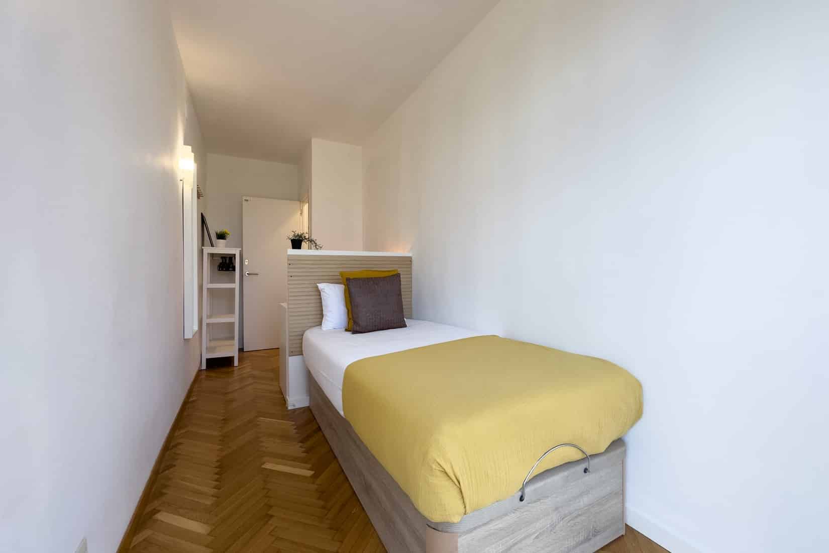 Kitchen?w=400&h=260&fit=crop&q=40&auto=format&trim=auto