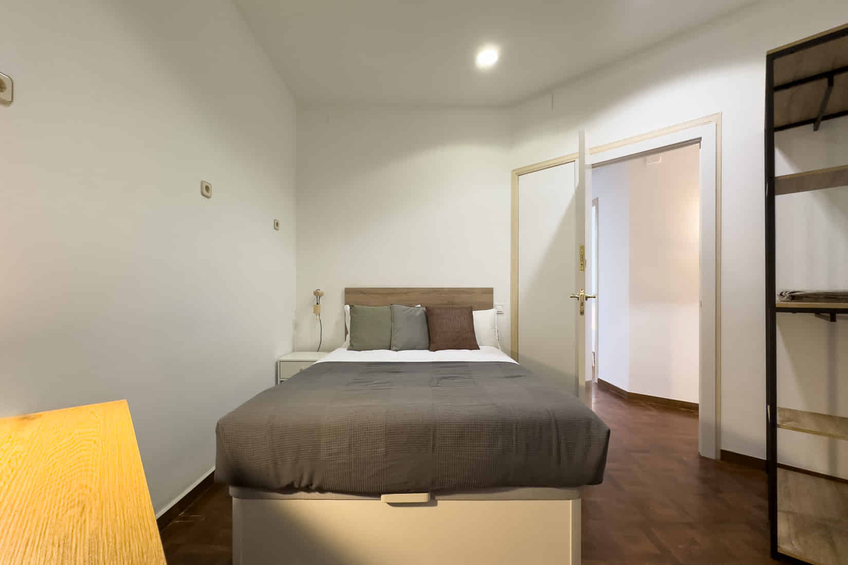 Kitchen?w=400&h=260&fit=crop&q=40&auto=format&trim=auto