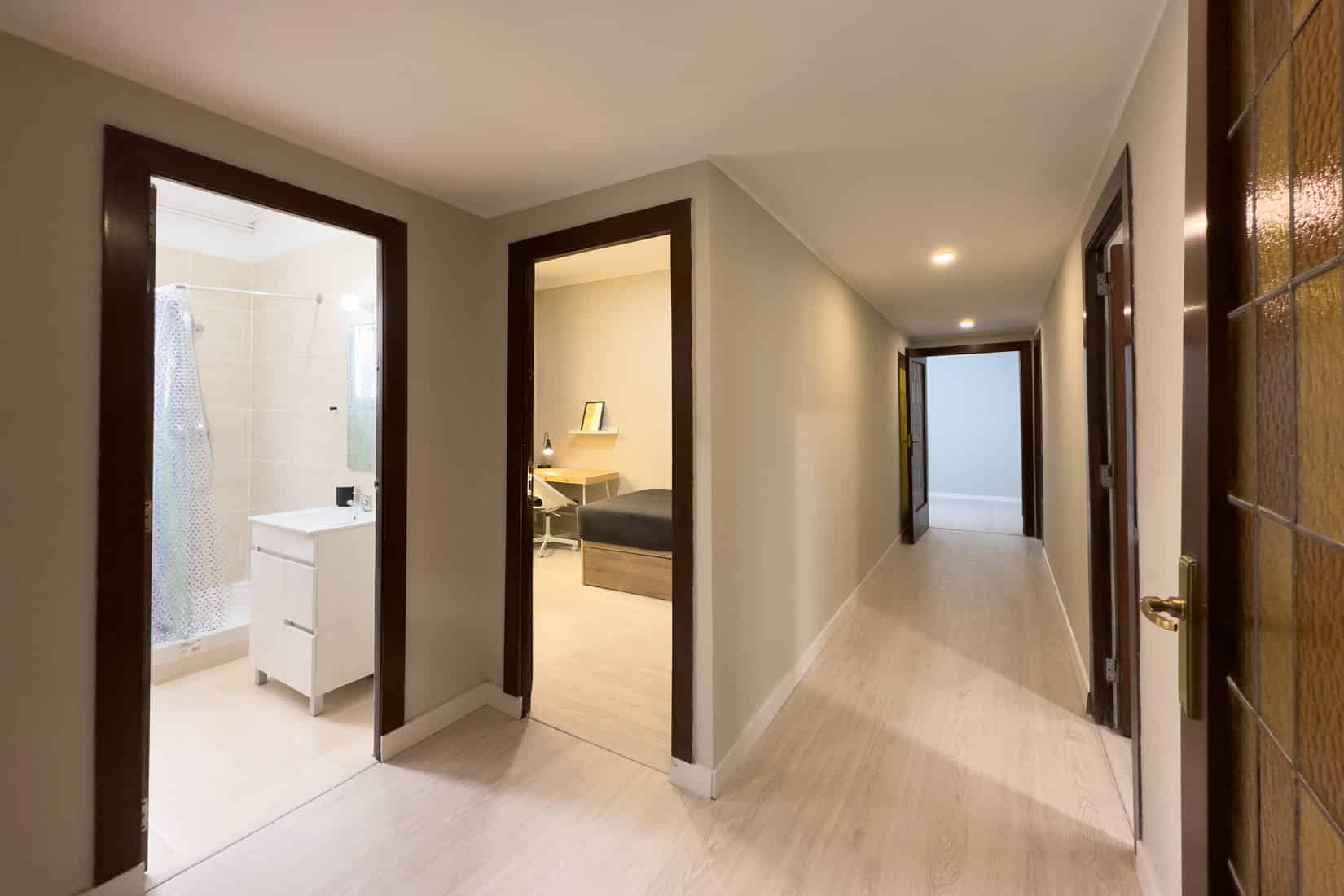 Kitchen?w=400&h=260&fit=crop&q=40&auto=format&trim=auto