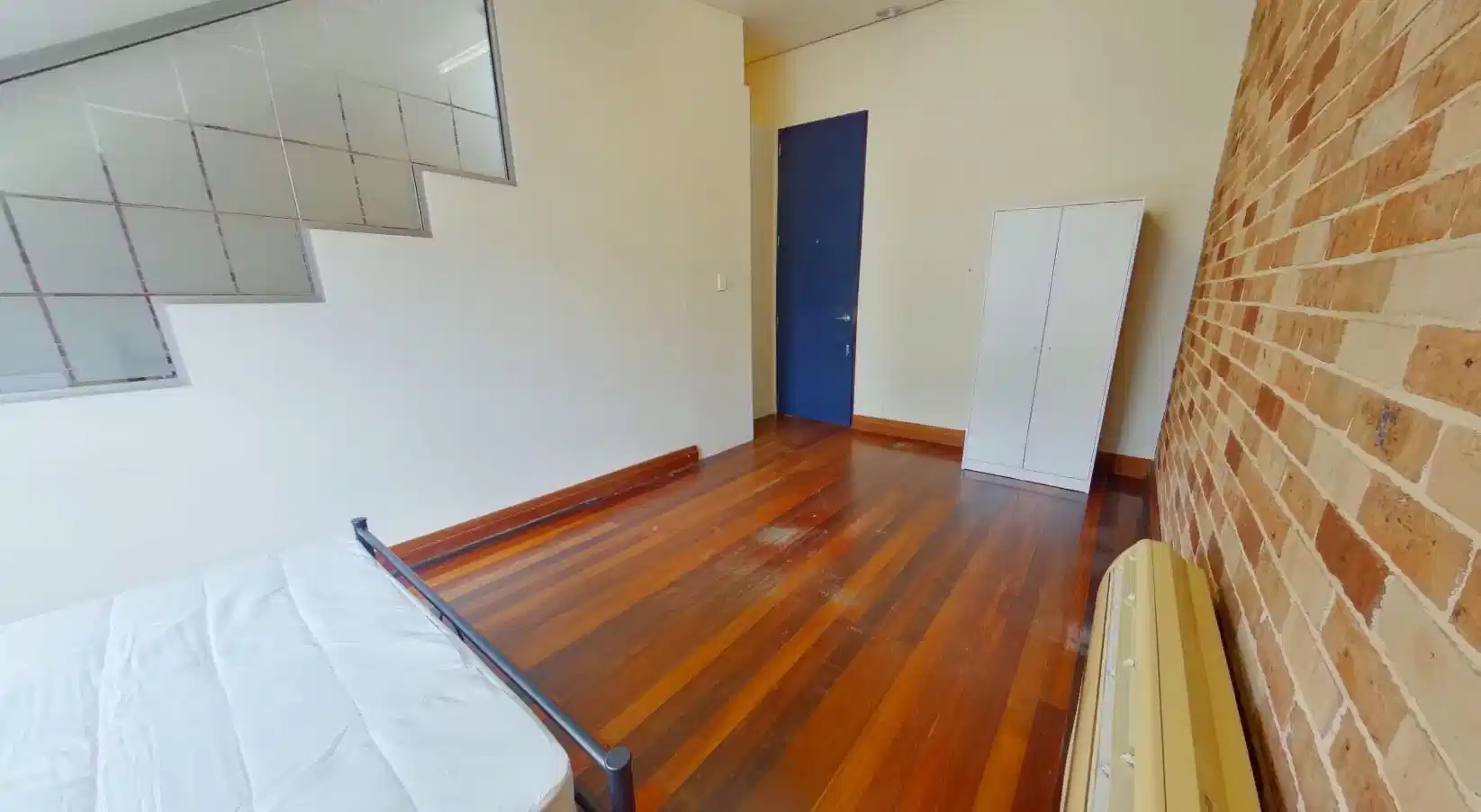 Room 6 - Bedroom?w=400&h=260&fit=crop&q=40&auto=format&trim=auto