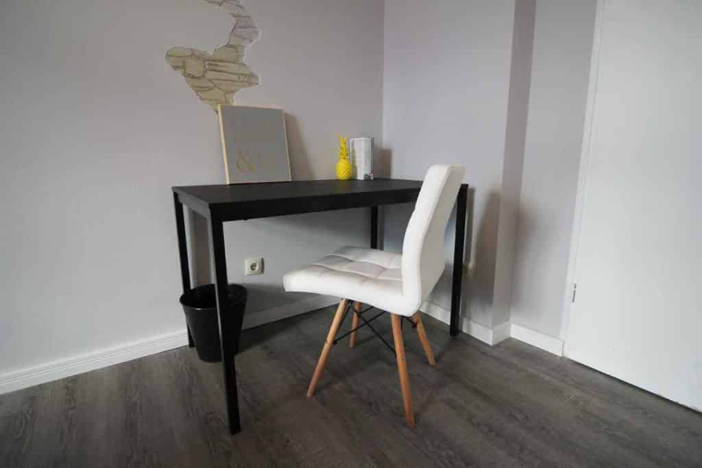 Common Area?w=400&h=260&fit=crop&q=40&auto=format&trim=auto