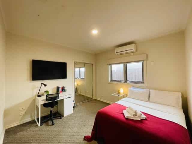 Common Area?w=400&h=260&fit=crop&q=40&auto=format&trim=auto