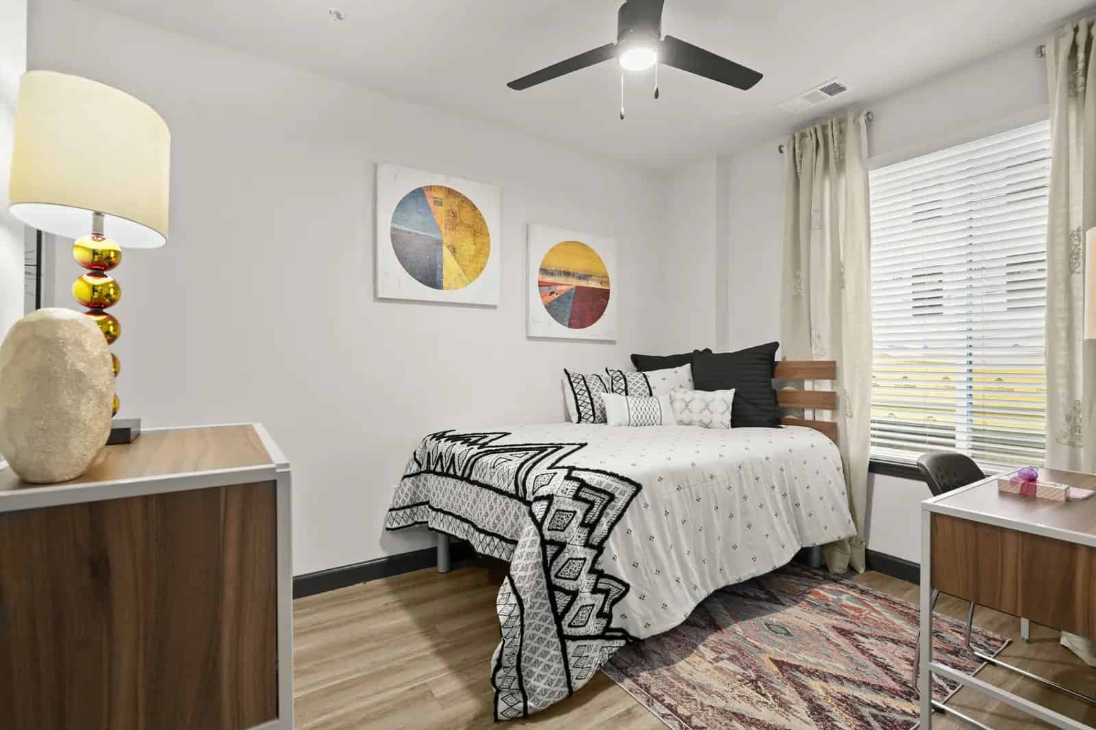 Kitchen?w=400&h=260&fit=crop&q=40&auto=format&trim=auto