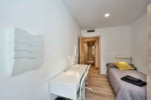 Amenities?w=400&h=260&fit=crop&q=40&auto=format&trim=auto