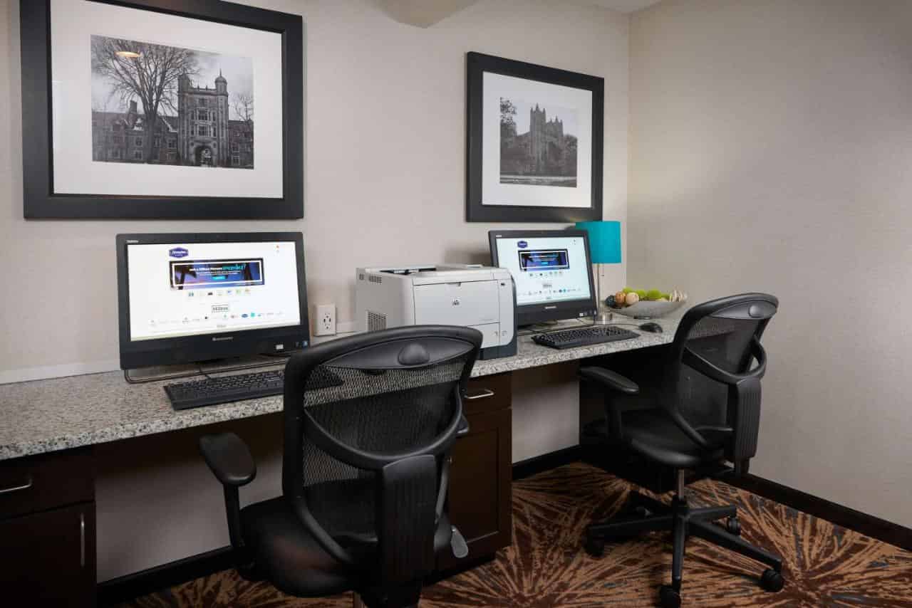 Amenities?w=400&h=260&fit=crop&q=40&auto=format&trim=auto