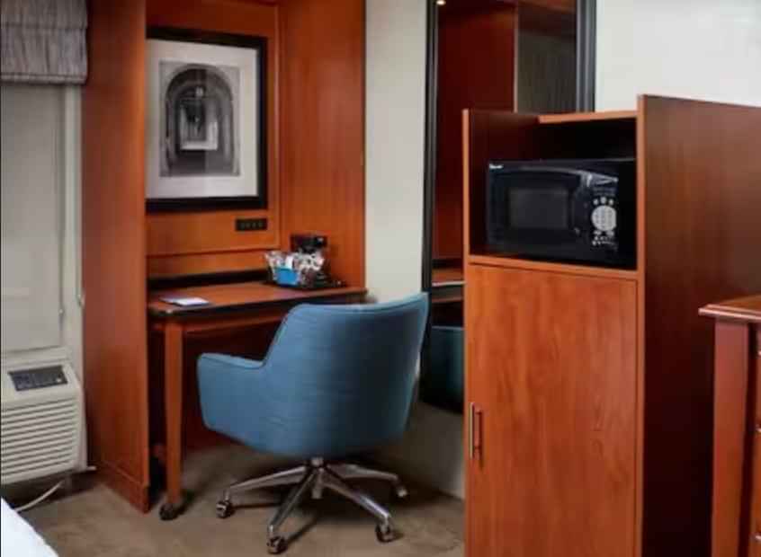 Amenities?w=400&h=260&fit=crop&q=40&auto=format&trim=auto