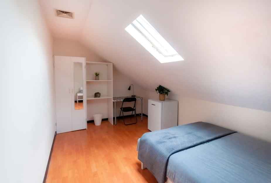 Exterior?w=400&h=260&fit=crop&q=40&auto=format&trim=auto