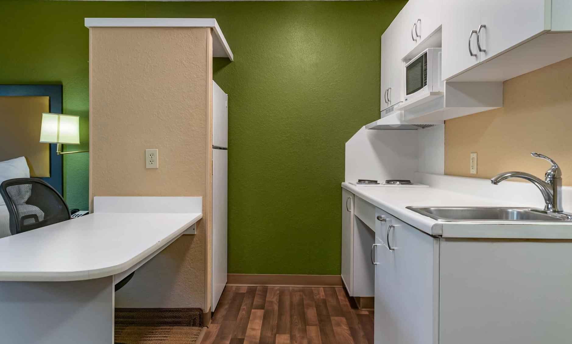 Bedroom?w=400&h=260&fit=crop&q=40&auto=format&trim=auto