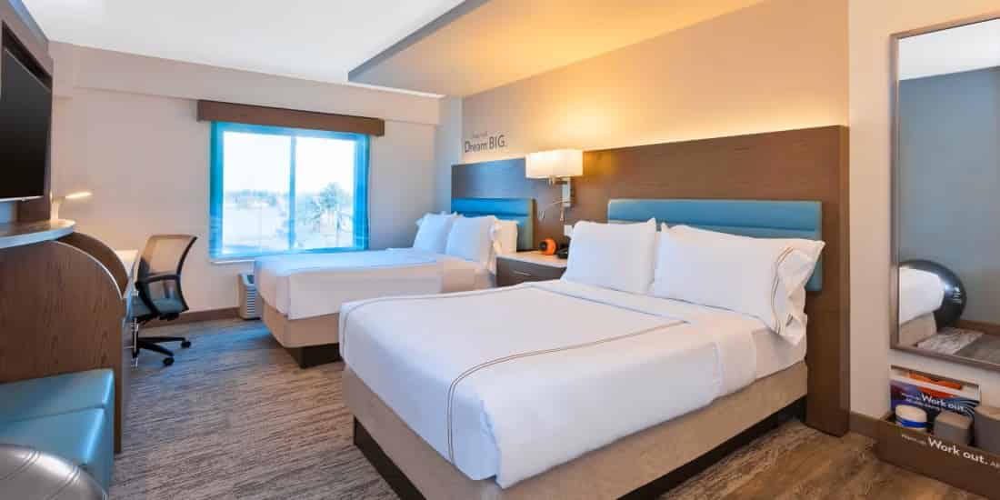 Common Area?w=400&h=260&fit=crop&q=40&auto=format&trim=auto