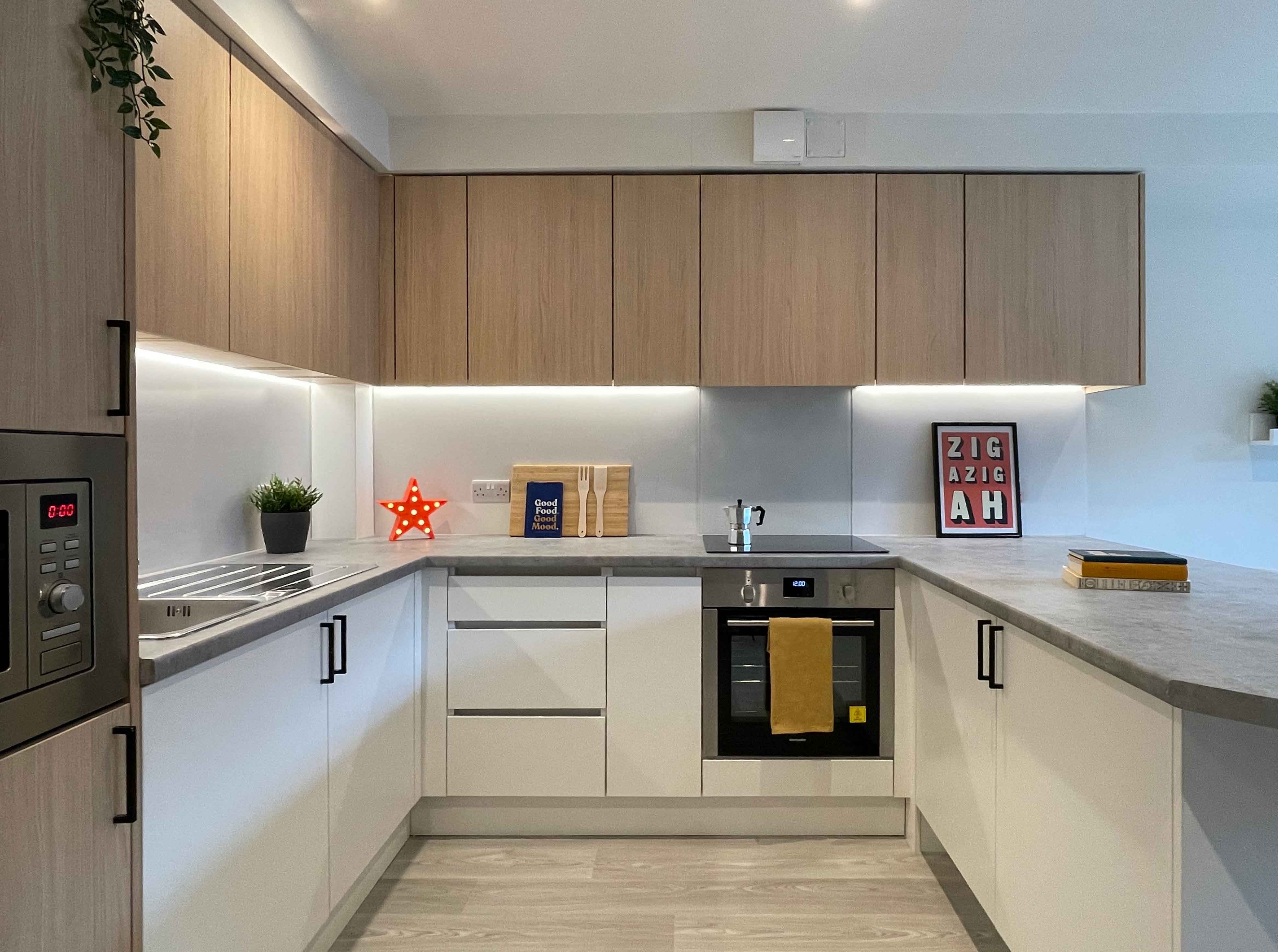 Exterior?w=400&h=260&fit=crop&q=40&auto=format&trim=auto