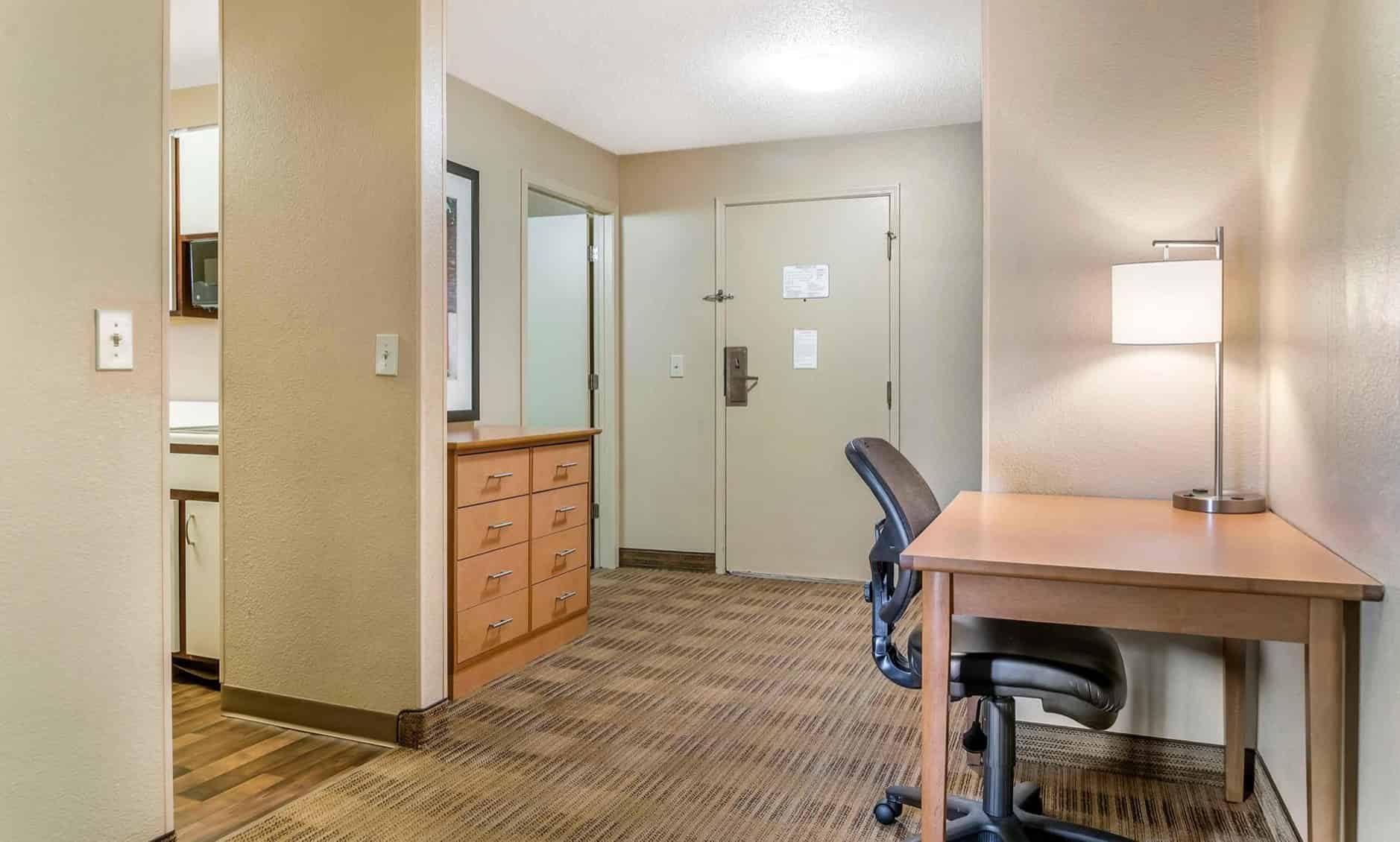 Amenities?w=400&h=260&fit=crop&q=40&auto=format&trim=auto