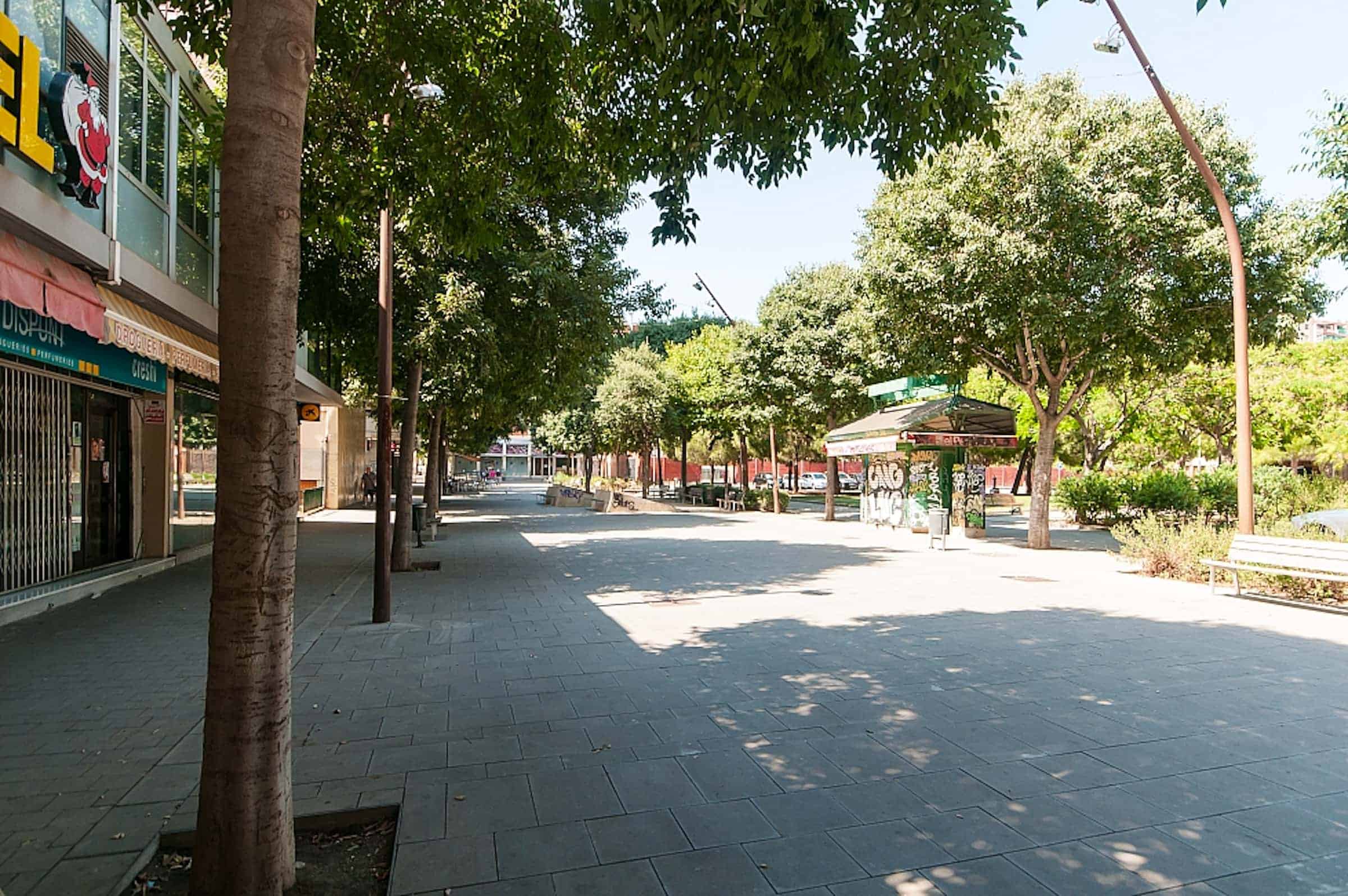 Avinguda De La Mare De Déu De Bellvitge, Barcelona - Barcelona, Spain - Exterior