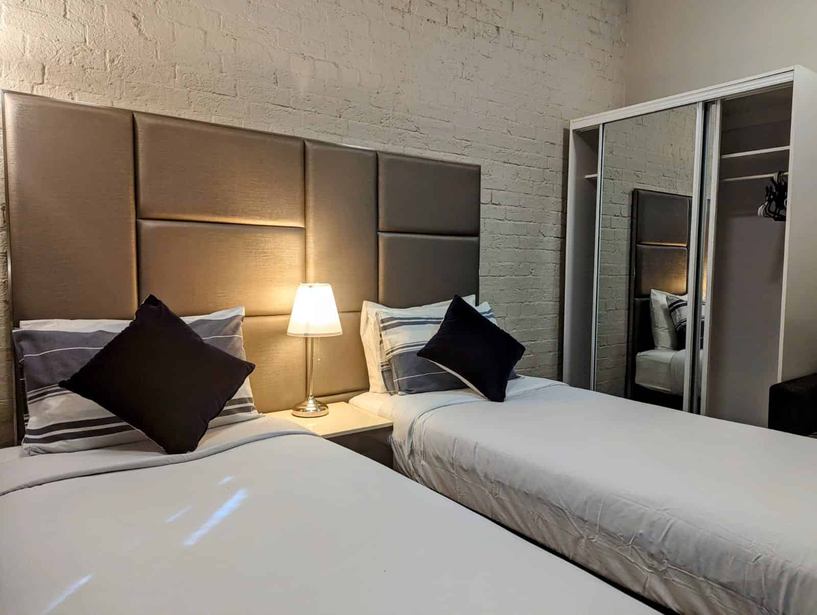 Kitchen?w=400&h=260&fit=crop&q=40&auto=format&trim=auto