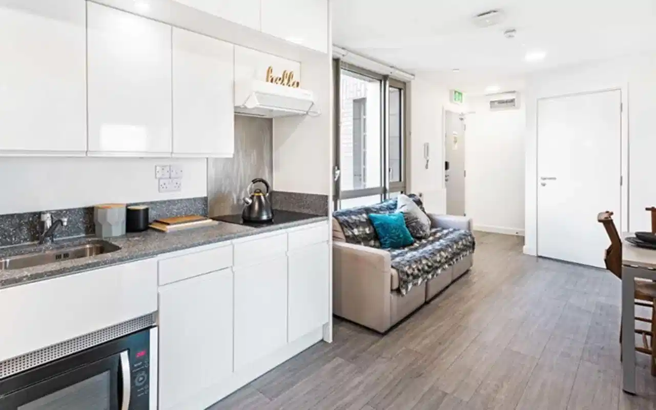 Amenities?w=400&h=260&fit=crop&q=40&auto=format&trim=auto