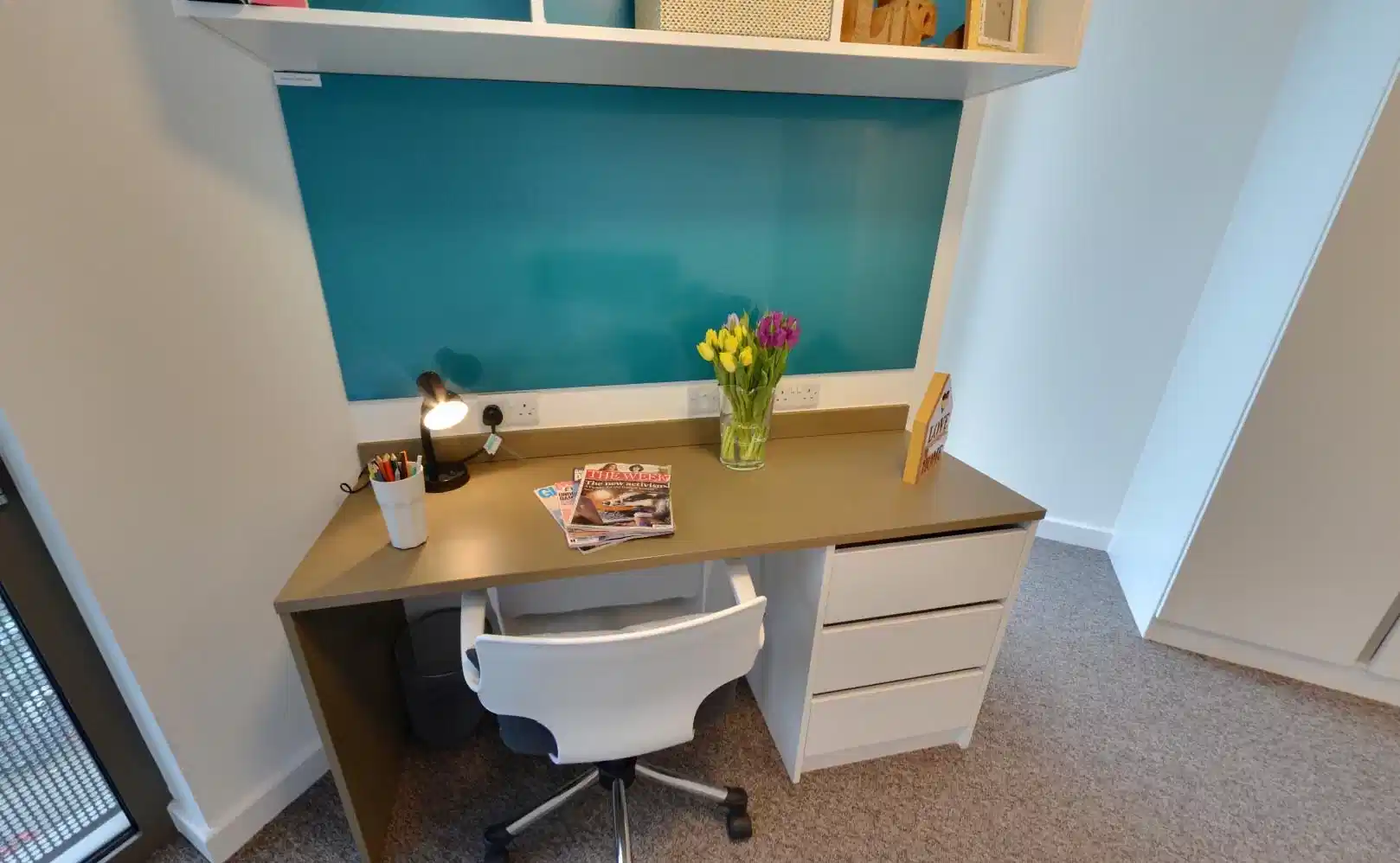 Common Area?w=400&h=260&fit=crop&q=40&auto=format&trim=auto