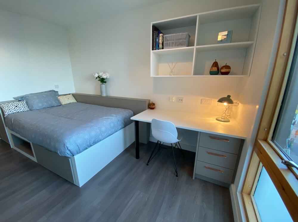 Common Area?w=400&h=260&fit=crop&q=40&auto=format&trim=auto