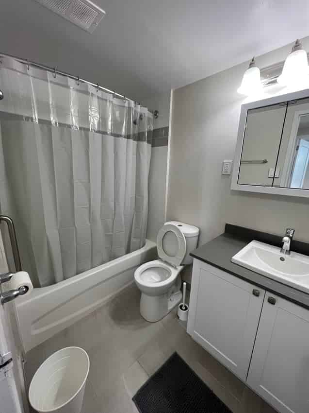 Premium Deluxe - Bedroom?w=400&h=260&fit=crop&q=40&auto=format&trim=auto