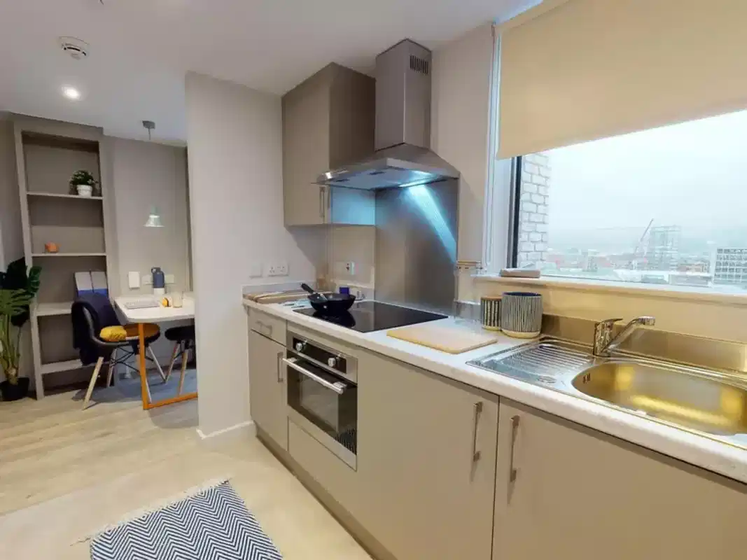 Exterior?w=400&h=260&fit=crop&q=40&auto=format&trim=auto