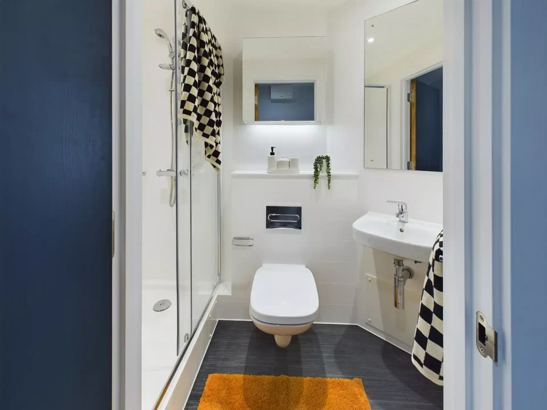 Common Area?w=400&h=260&fit=crop&q=40&auto=format&trim=auto