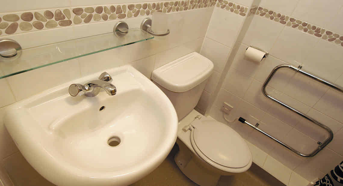 Exterior?w=400&h=260&fit=crop&q=40&auto=format&trim=auto