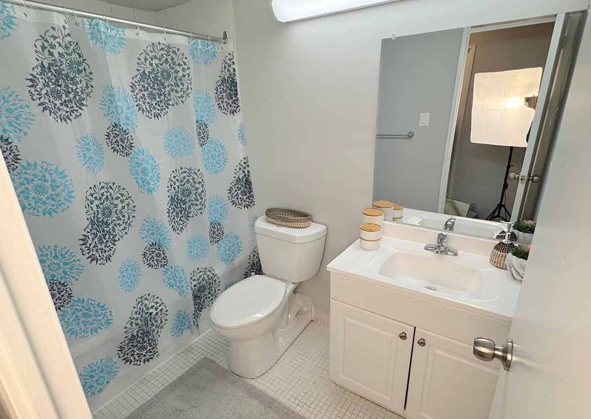 Kitchen?w=400&h=260&fit=crop&q=40&auto=format&trim=auto