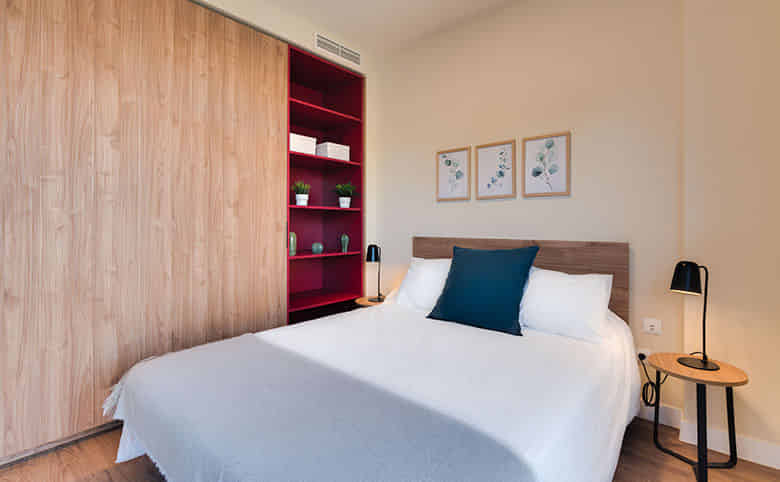 Exterior?w=400&h=260&fit=crop&q=40&auto=format&trim=auto