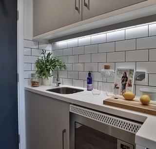 Amenities?w=400&h=260&fit=crop&q=40&auto=format&trim=auto