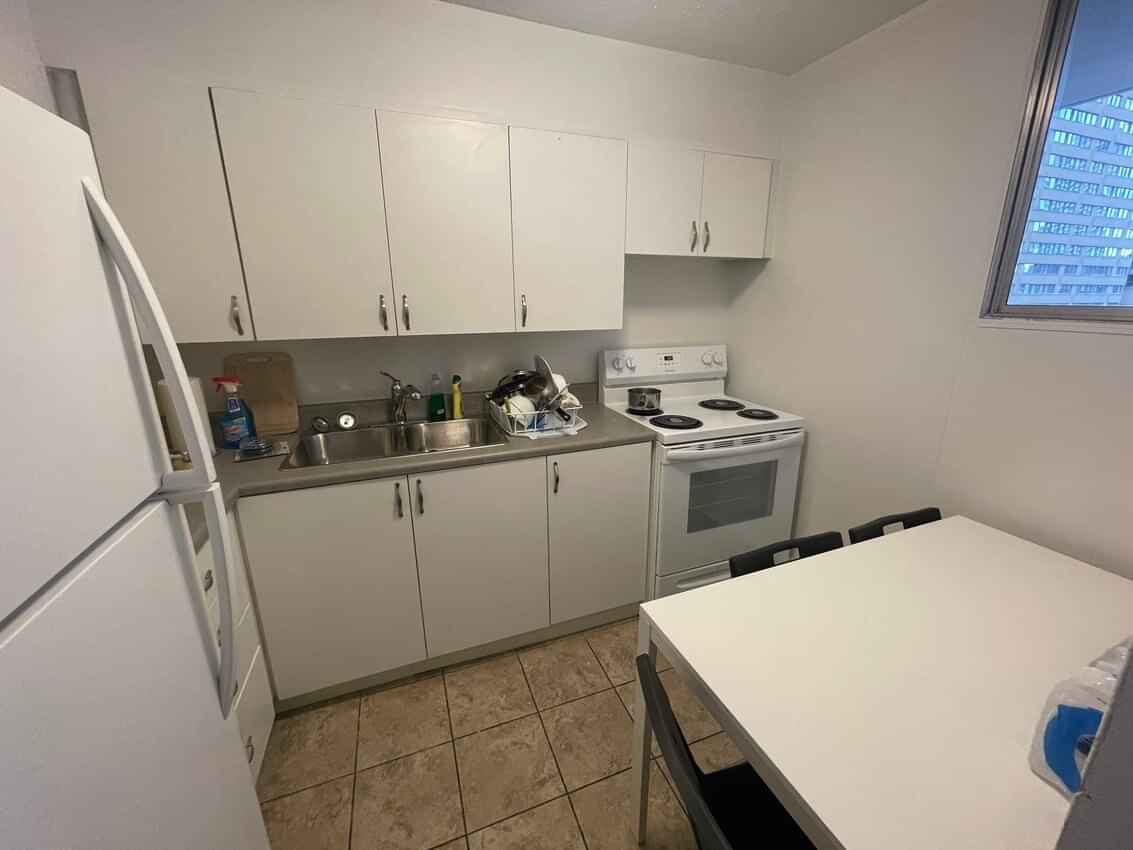 523 - Huntley St Residence, Toronto - Toronto, Ontario, Canada - Kitchen