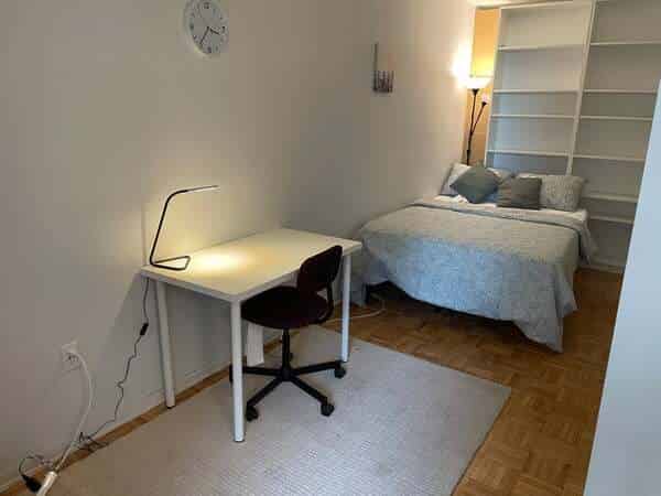 Bedroom?w=400&h=260&fit=crop&q=40&auto=format&trim=auto