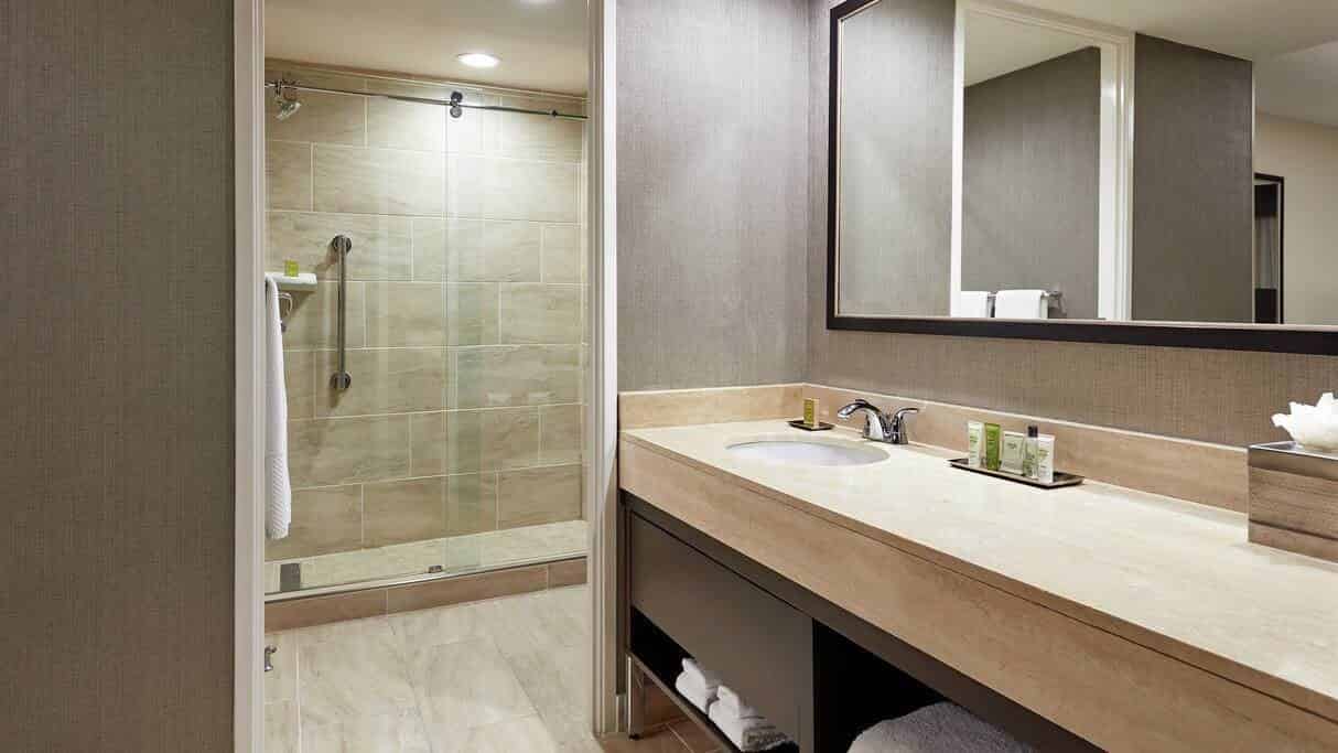 Common Area?w=400&h=260&fit=crop&q=40&auto=format&trim=auto