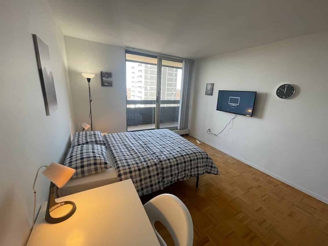 Bloor St West & Spadina Rd, Toronto - Toronto, Ontario, Canada - Flex Room - Bedroom