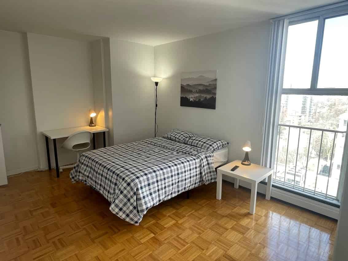 Deluxe Room - Bedroom?w=400&h=260&fit=crop&q=40&auto=format&trim=auto