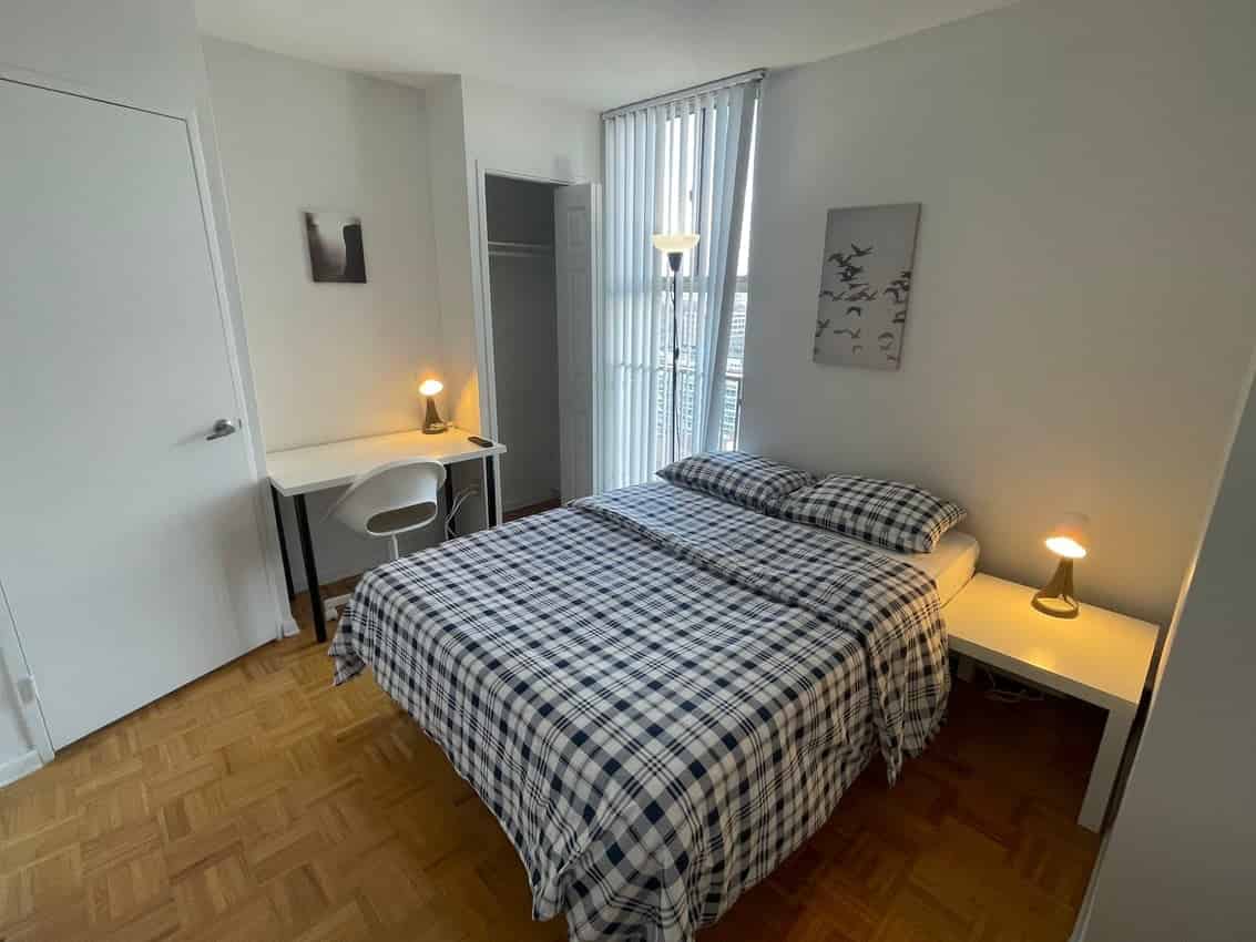 Bloor St West & Spadina Rd, Toronto - Toronto, Ontario, Canada - Deluxe Room - Bedroom