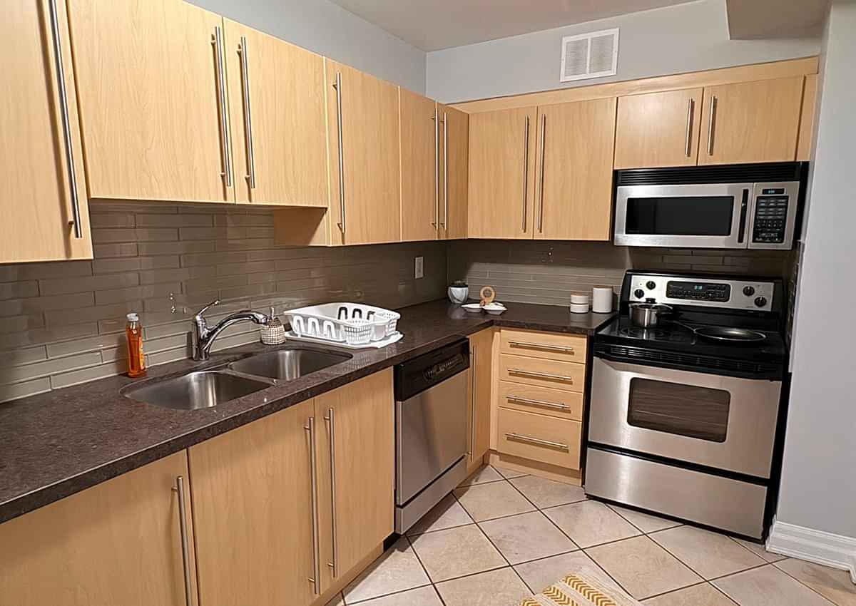 Walmer Road & St. Clair Avenue West, Toronto - Toronto, Ontario, Canada - Kitchen