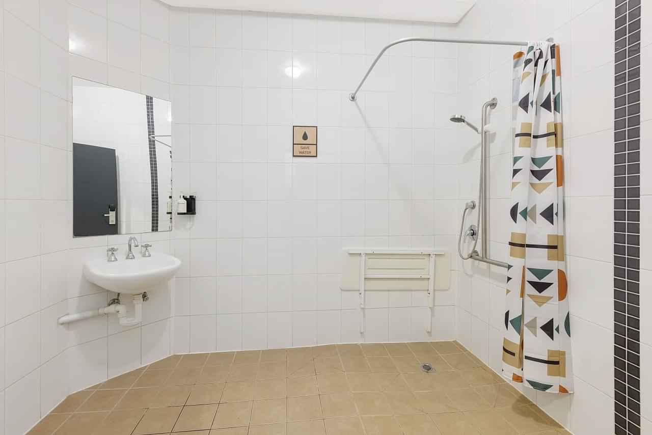 6 Bed Mixed Community Dorm - Bedroom?w=400&h=260&fit=crop&q=40&auto=format&trim=auto