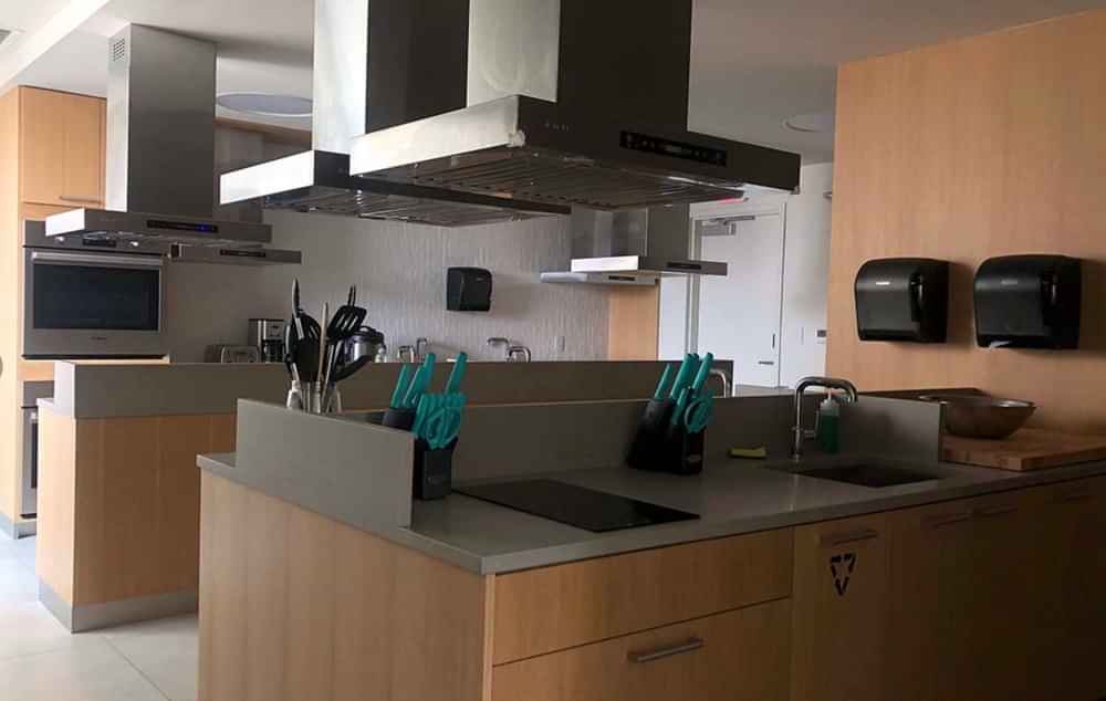 Private Room - Bedroom?w=400&h=260&fit=crop&q=40&auto=format&trim=auto