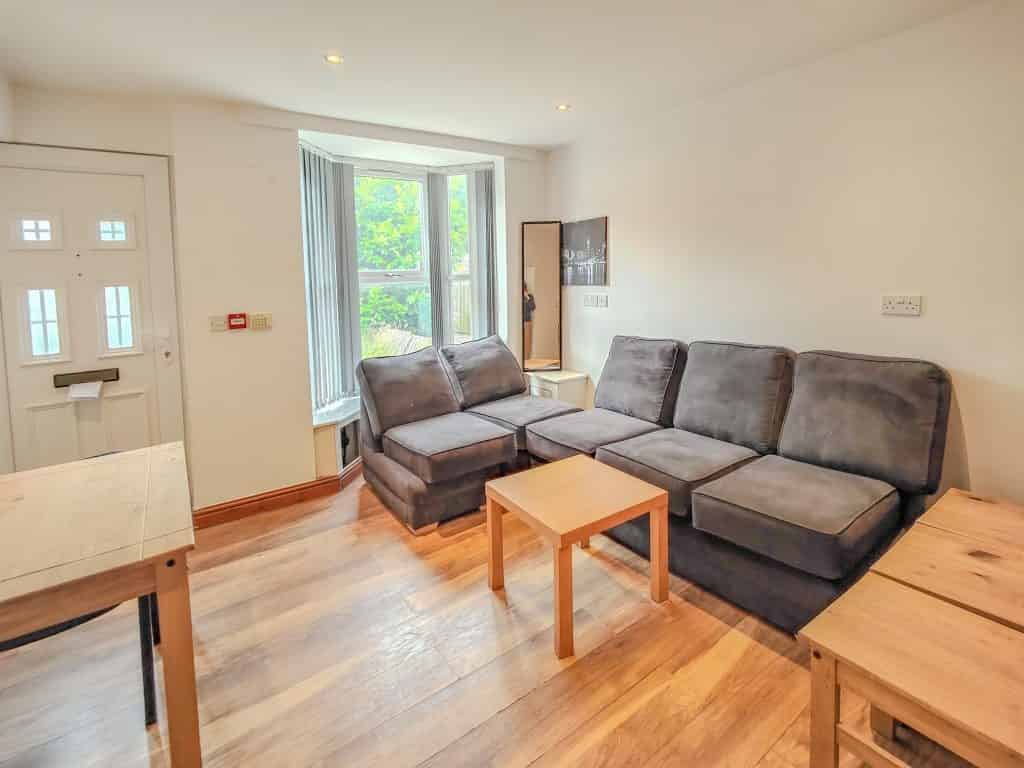 Room in a 6 Bedroom Apartment, 9 Rose Cottage, Hubert Road, B29 6EF - Birmingham, England, United Kingdom - Common Area