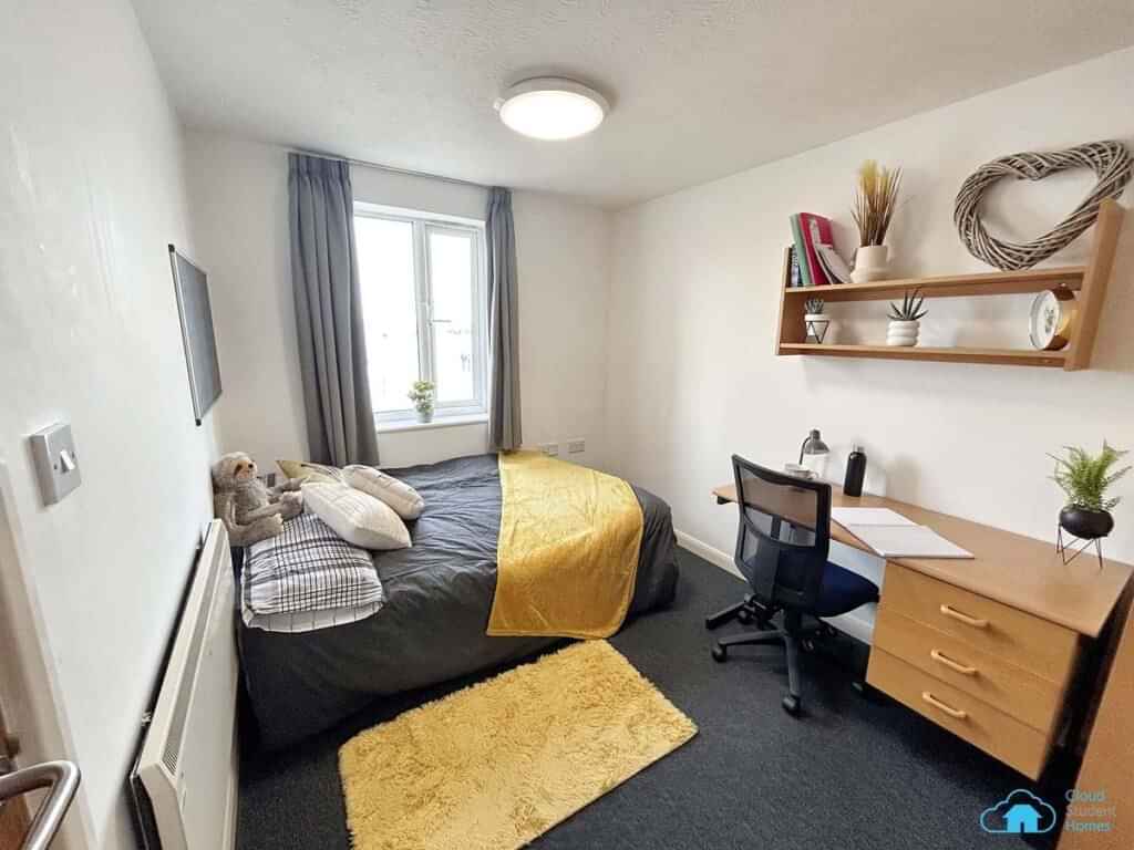 Exterior?w=400&h=260&fit=crop&q=40&auto=format&trim=auto