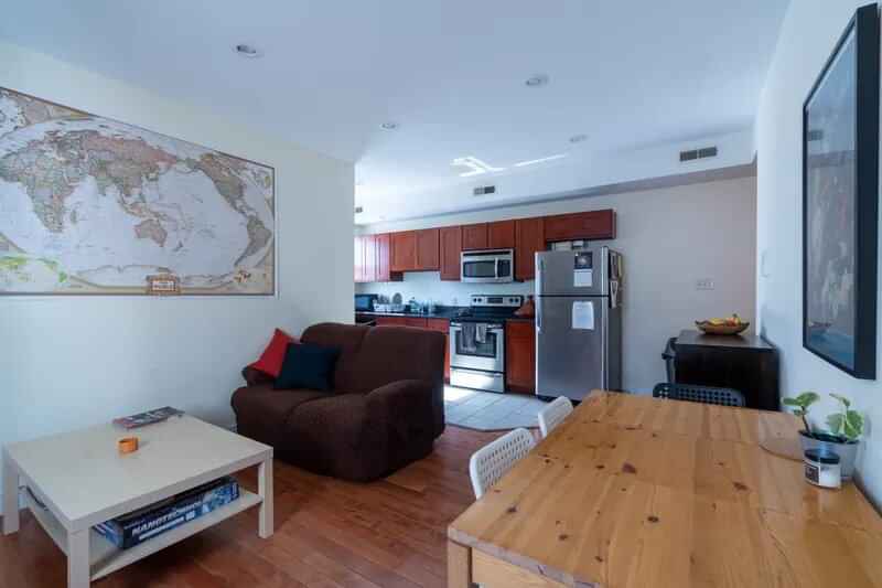 Bedroom?w=400&h=260&fit=crop&q=40&auto=format&trim=auto