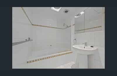 Exterior?w=400&h=260&fit=crop&q=40&auto=format&trim=auto
