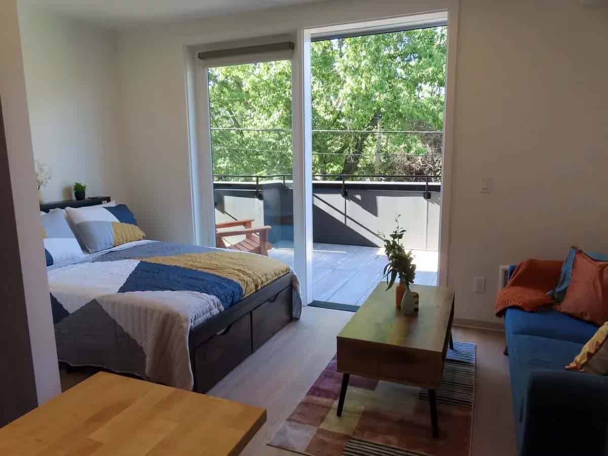 Bathroom?w=400&h=260&fit=crop&q=40&auto=format&trim=auto