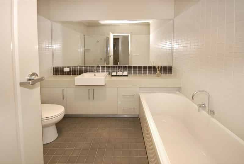 Exterior?w=400&h=260&fit=crop&q=40&auto=format&trim=auto