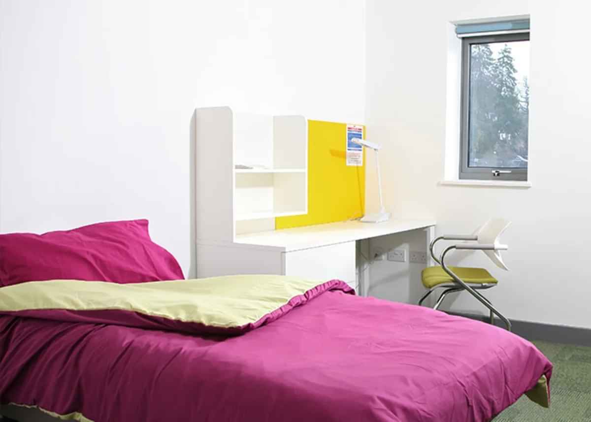 Kitchen?w=400&h=260&fit=crop&q=40&auto=format&trim=auto