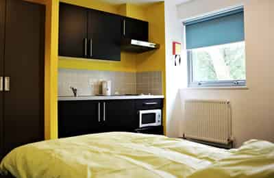 Kitchen?w=400&h=260&fit=crop&q=40&auto=format&trim=auto