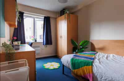 Amenities?w=400&h=260&fit=crop&q=40&auto=format&trim=auto